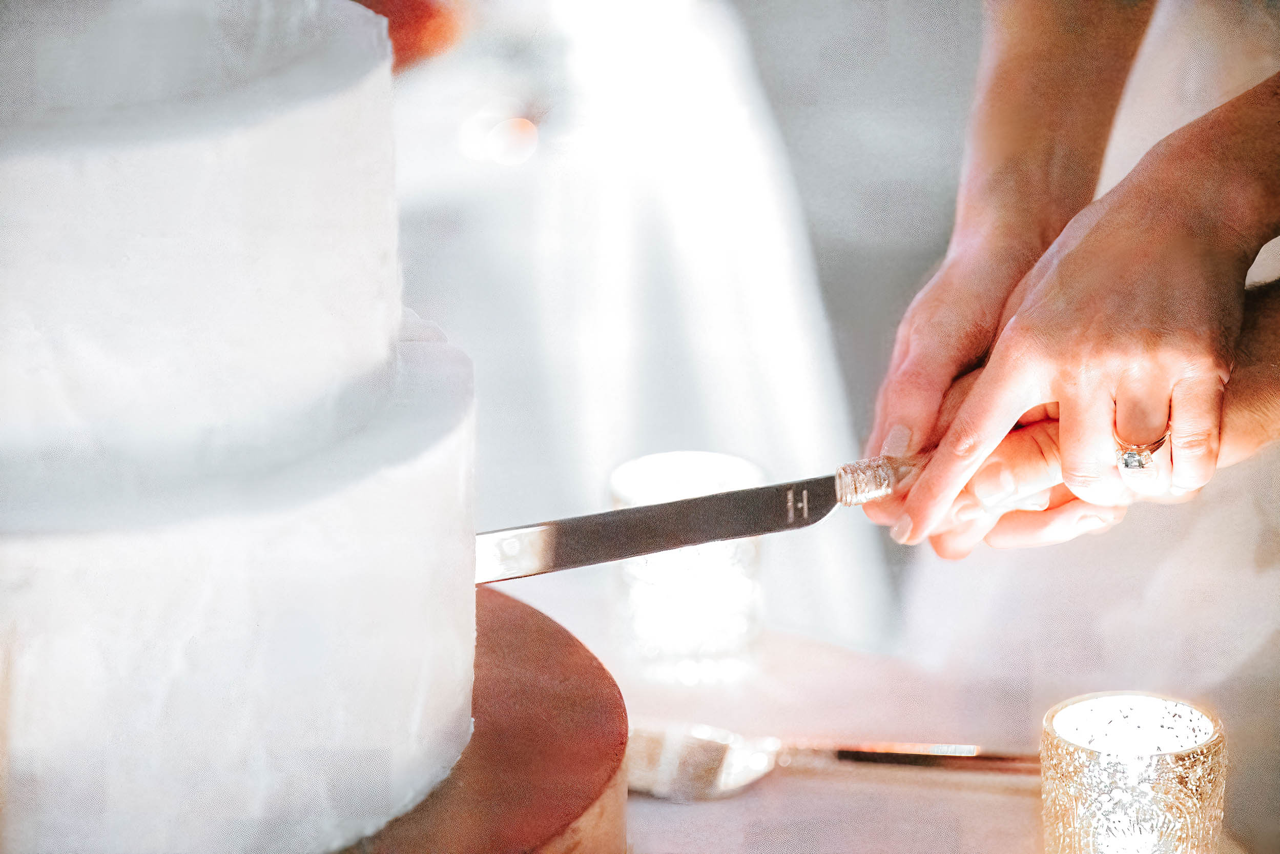 bride and groom cutting cake at the Capulet in New Orleans