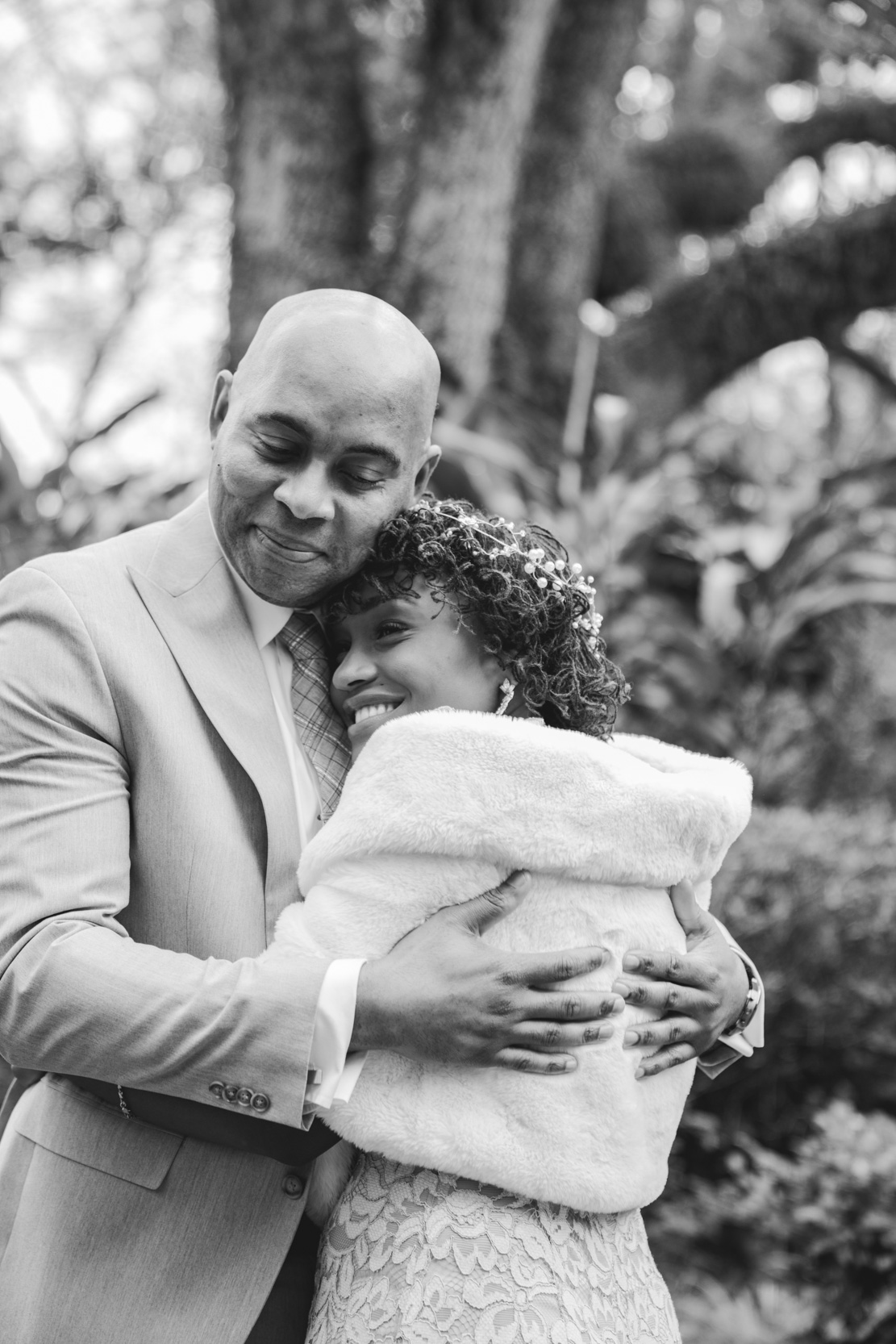 bride and groom hugging on their wedding day at Audubon Park in New Orleans