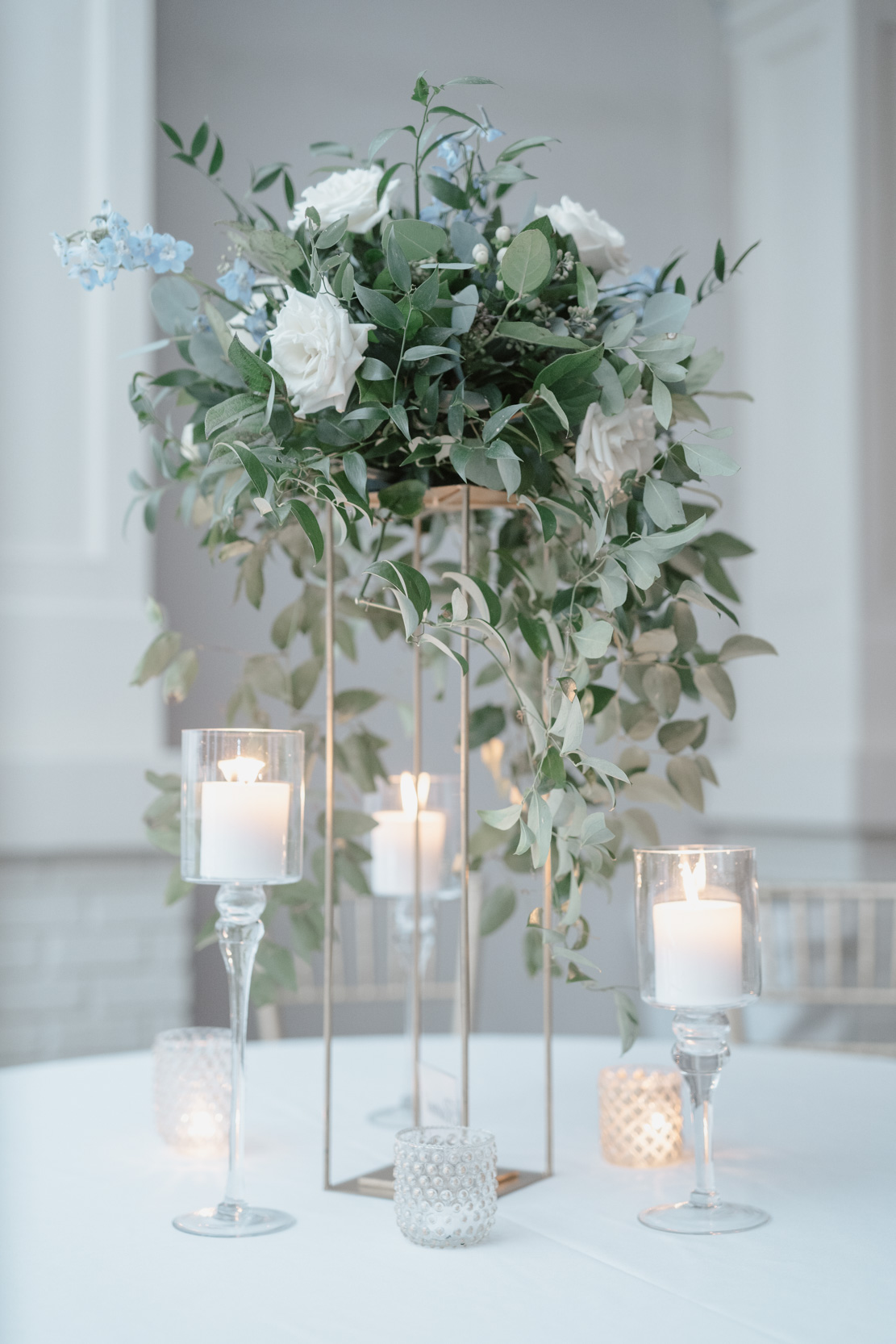 table decor and flowers at Maison Lafitte in Covington, Louisiana