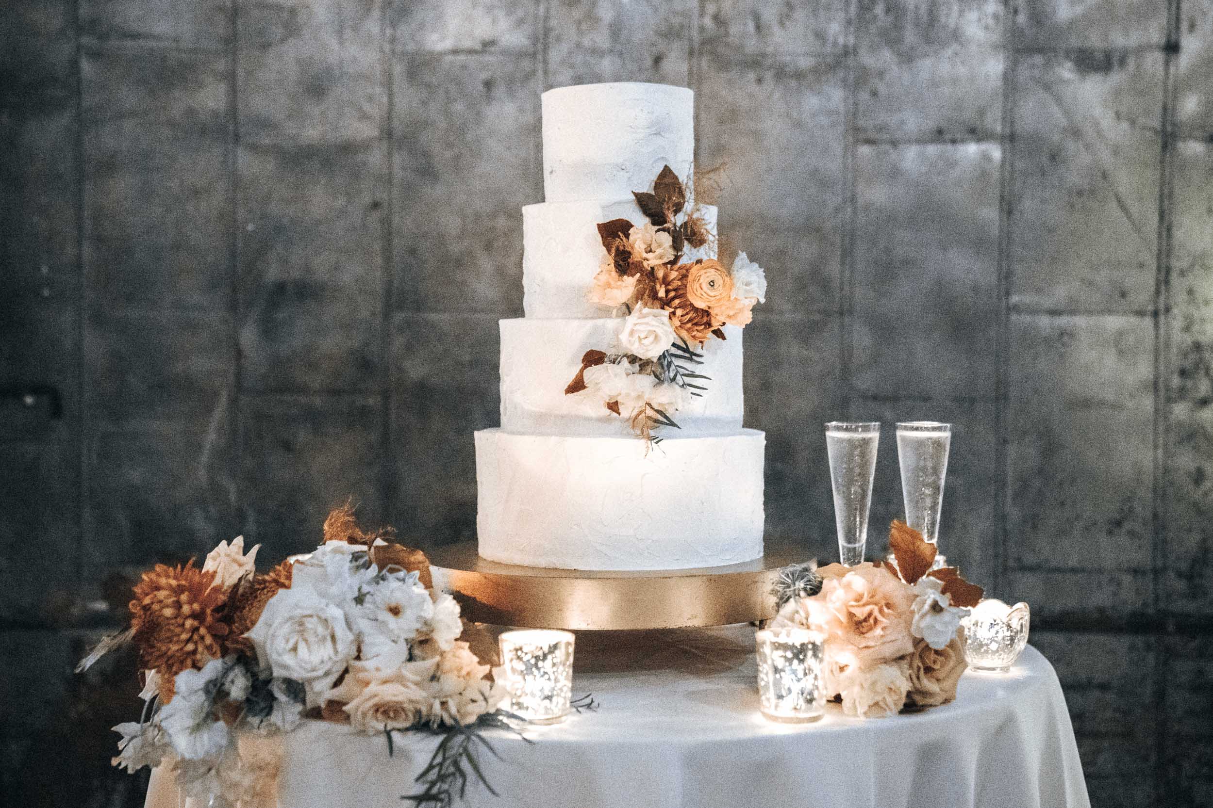 wedding cake decor and champagne flutes at the Capulet venue in New Orleans